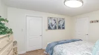 Downtown Delight! Cozy, 1 Bedroom garden apartment - Condos