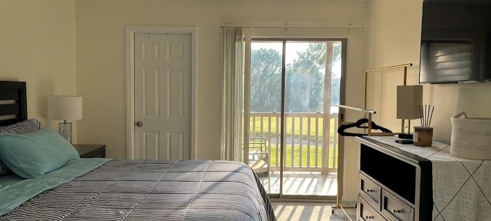 Comfy condo on the 17th green of True blue, min’s  to beach, shops & great food Hotels in Georgetown County