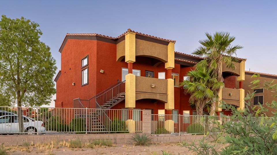 The Oasis - Golf - Pool - Hot Tub - Condo with a View.