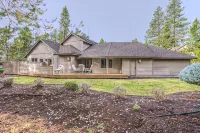 Sunriver Adventure Lodge - 4Br/3.5BA, 2 Primary Suites, A/C, Bikes, & Sharc - Gym
