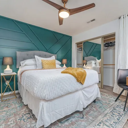 Center of city private Town Home W/fire pit &BBQ