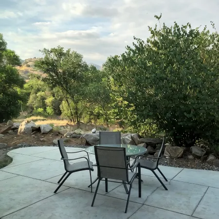 Private, upscale, riverfront cabin, sleeps 6; amazing amenities to dazzle