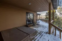 Cozy mountain retreat, views of Grand Teton, 30 minutes to JHMR and downtown. - Wifi