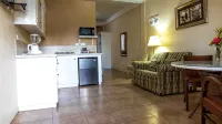 The Hamlet Suites - Bright and spacious Studio Apartment 1 - Apartments