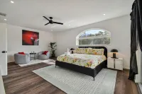 Clearwater Villa 6 Br, Heated Pool,  Mini Golf,  4K Projector Lounge Theatre - Villas