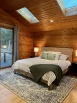 Mountain Retreat with Hot Tub Near State Park - balcony