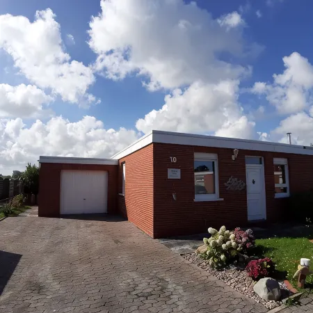 completely newly renovated with bright, modern equipment. Near the beach!
