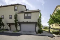 2 Story Townhome Within 30 Minutes of Everything - 2-Star