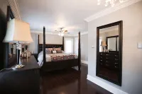 30 Second Walk To Downtown - Boutique