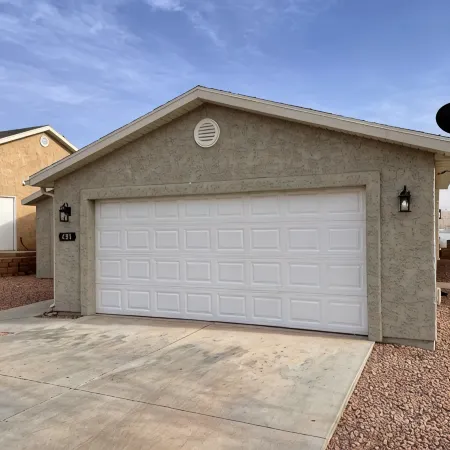 Lake Powell Modern Remodeled VRBO - 3BR, 2BA minutes to Lake and Restaurants!