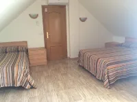 Large villa with private pool 50 meters from the beach - 木屋