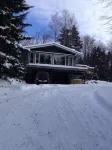 Cozy Tree Like House.  Walk to Market & Rest. Low Rates. 1 Mile to MT Snow. - Chalets