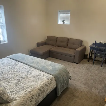 4 bedrooms 3 bath, Tranquil Home, Master suite & Jet tub, Mins from Hot Springs
