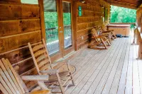 "Sweet Life" Log Cabin Creekside, Trout Fishing, Foosball, Hot Tub and Firepit - Chalets