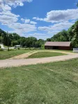 Remodeled country farmhouse, 3 min drive from Mississippi River, Peaceful/Clean. - 3-Star