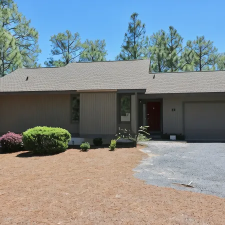 Birdie House located off Pinehurst #6.  Whole house near 39 golf courses.