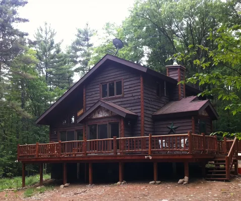 Bright cabin retreat happily situated 7 miles from Whiteface Mt - Hot Tub