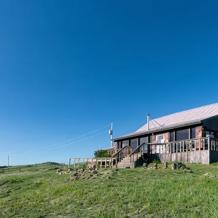 East Glacier Cabin w/ Stunning Views of the Rockies! 30 min from 2 GNP entrances