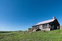 East Glacier Cabin w/ Stunning Views of the Rockies! 30 min from 2 GNP entrances - Chalets