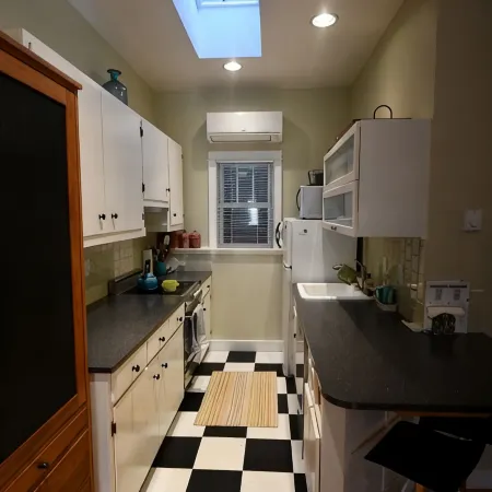 Delightful Cottage in Central Eugene