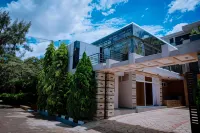Royal Crown Hotel - 2-Star