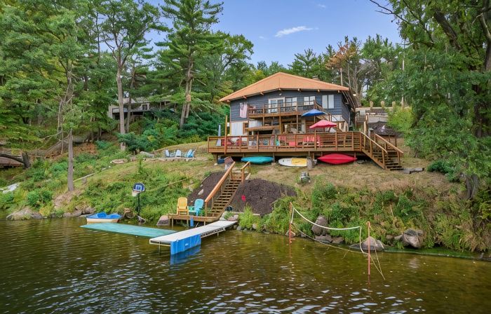 Rustic River Retreat • Hot Tub • Arcade • Beach