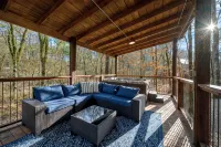 Private Pool / Steps from Dining, Shops & Brewery / Hot Tub / Arcade / Playset - Pools