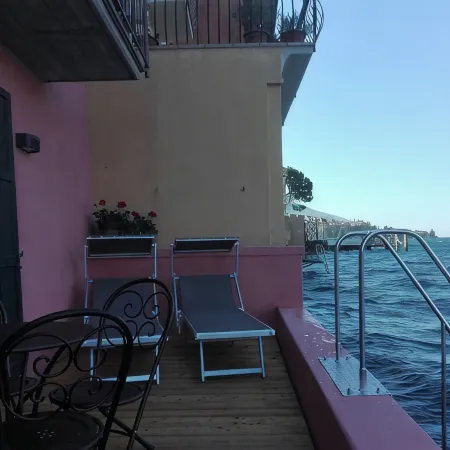 Lakeside apartment located in historic center with wonderful views