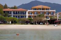 Nefeli Wind Club - parking