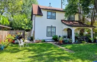 3-bedroom Modern home in welcoming Topeka with WiFi, AC - Homestays