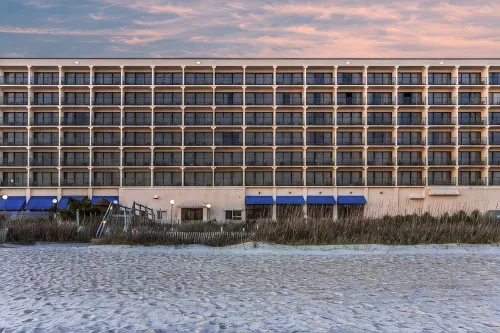 Crystal Coast Oceanfront Hotel - Parkplatz