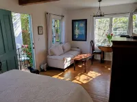 Charming Guesthouse Studio To  Elegant 1920s Spanish Home - Boutique