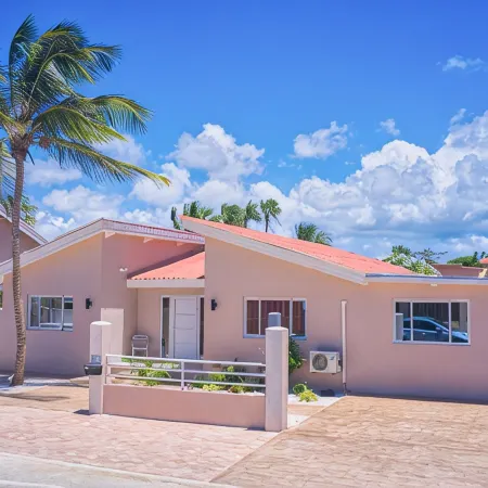 Summer Fun · 6 King Br Pool Villa, Sleeps 14 · 5-Min Walk to Palm Beach