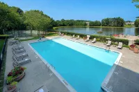 DoubleTree Suites by Hilton Raleigh - Durham - Swimmingpools