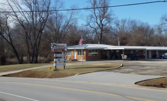 Windsor Crossroads Motel