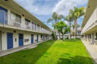 Motel 6 Bakersfield, CA - Airport Hotels near Outlets at Tejon
