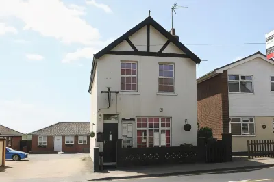 The Railway Sleeper Lodge Hotels in Eight Ash Green