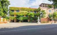 Hotel & Resto Selamet فنادق في Banyuwangi Sub-District