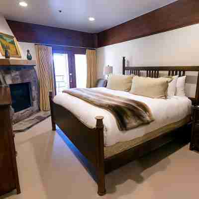 Deluxe King Room with Fireplace Hotel Room Rooms