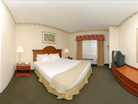 Holiday Inn Express & Suites Plainview