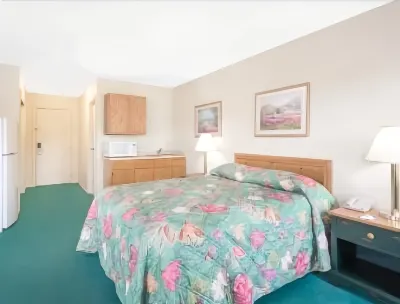 Travelodge by Wyndham New Philadelphia Hotels near LensCrafters