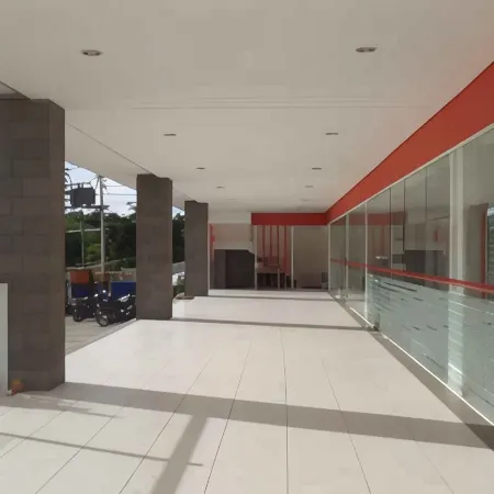 L Bajo Hotel