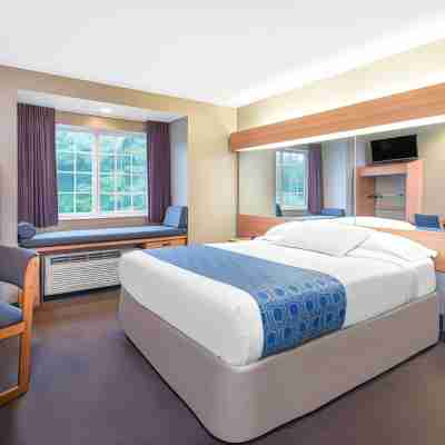 Microtel Inn & Suites by Wyndham Hazelton/Bruceton Mills Rooms