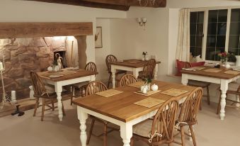 Steps Farmhouse - Housity