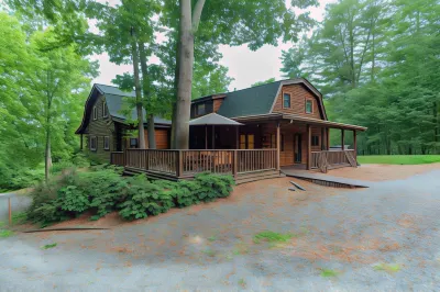 Luxury 5Bdr Retreat Log Cabin and Horses