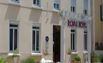 Au Royal Hotel