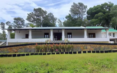 The Inglewood Bungalow Hotels near Grange TreeTop Adventure