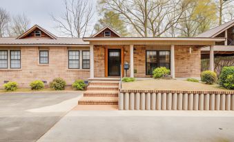 Lakefront Leesburg Home w/ Private Dock & Ramp!