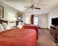 Quality Inn & Suites Hotels in Clinton