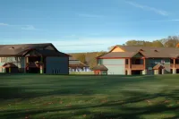 Salt Creek Golf Retreat Hotels in Brown County